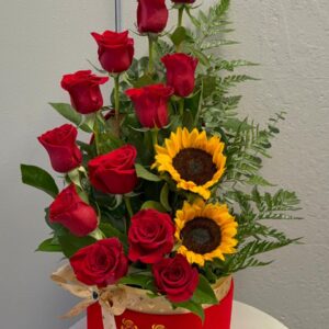 12 Rosas + 2 Sunflower Saraita’s Box ( SB12+2 )